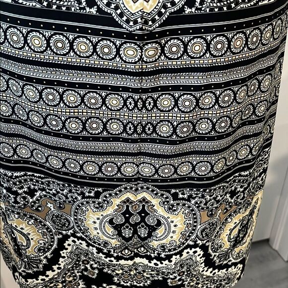 J. McLaughlin Monochrome Patterned Long Sleeve Dress - Picture 7 of 8